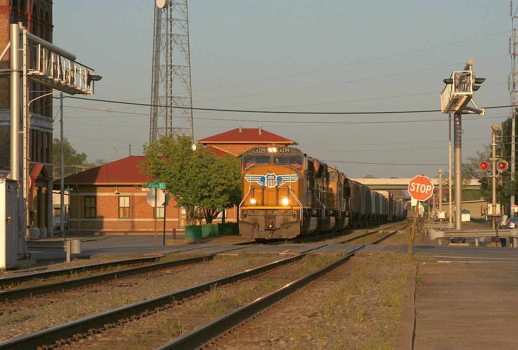 UP 4259 leads SB by the depot